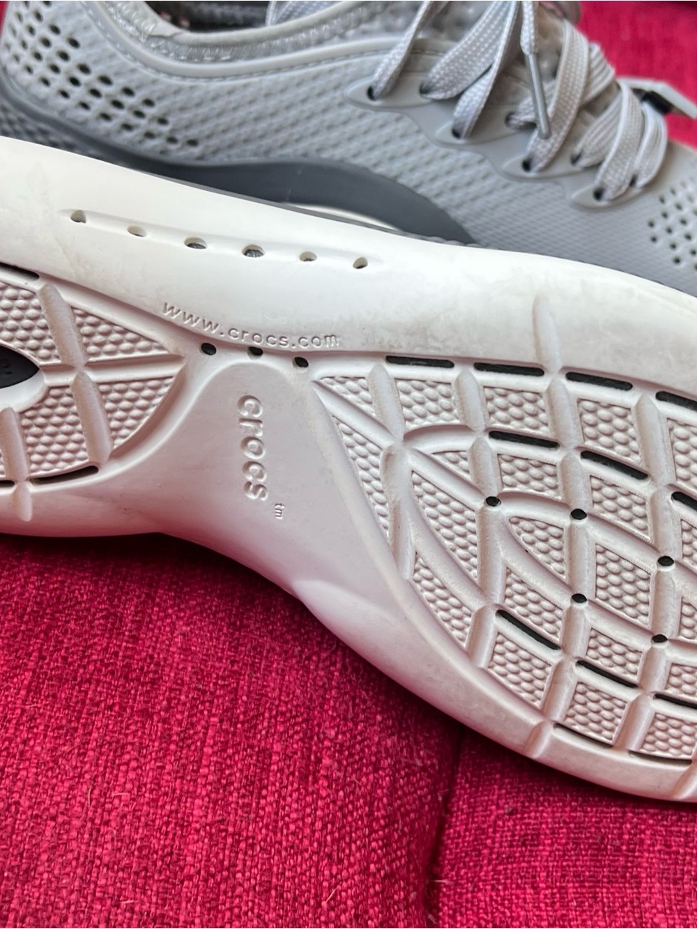 Crocs LiteRide Pacer Sneakers – Women’s Size 6 – Light Grey - Picture 4 of 6